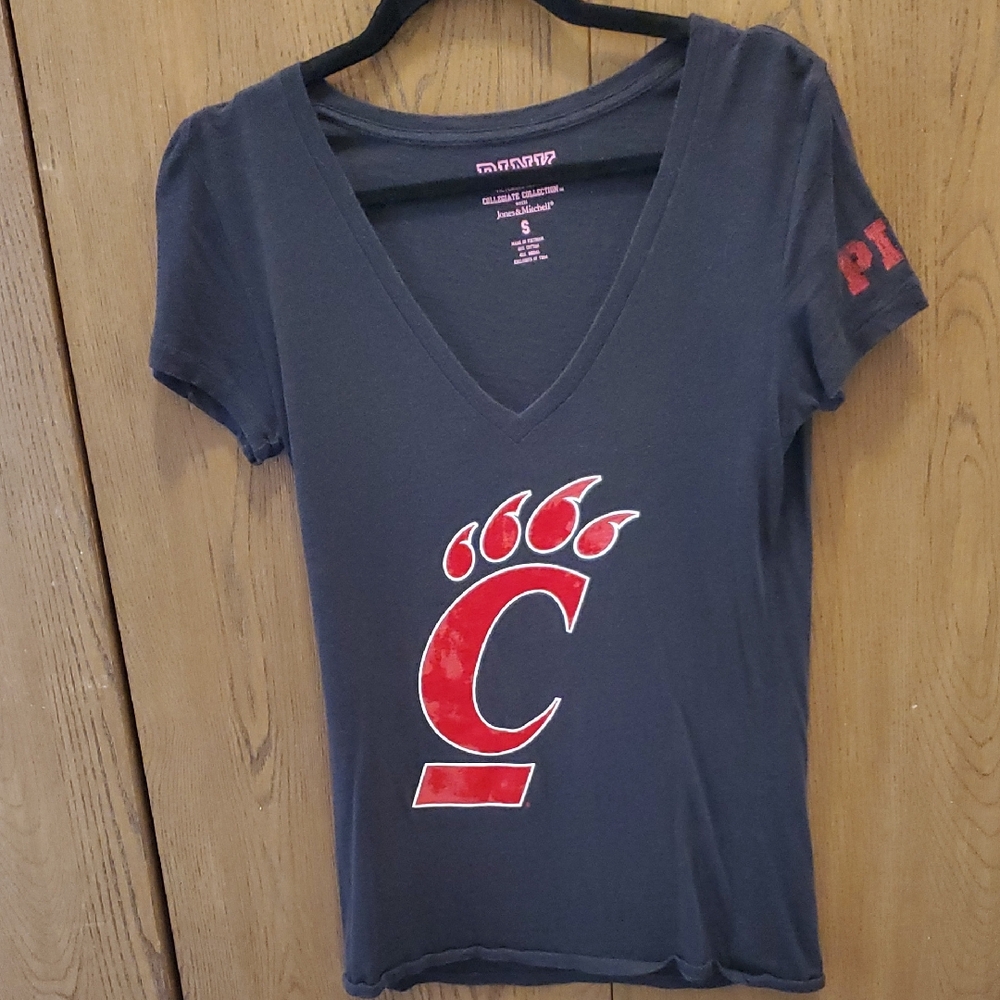 PINK Victoria's Secret Black and Red V-Neck Tee